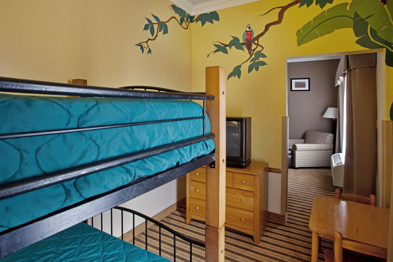 Bedroom 2, Holiday Inn Express & Suites BYRON by IHG, Peach