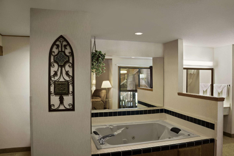 Bathroom 4, Baymont by Wyndham Whitewater, Walworth