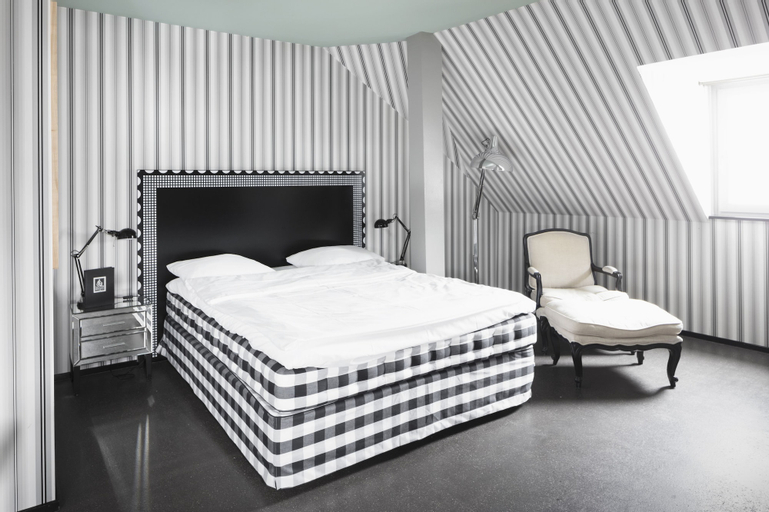 Bedroom 30