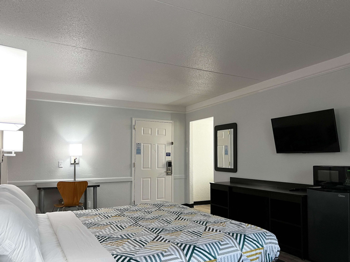 Bedroom 3, Motel 6 Hazelwood, MO, Saint Louis