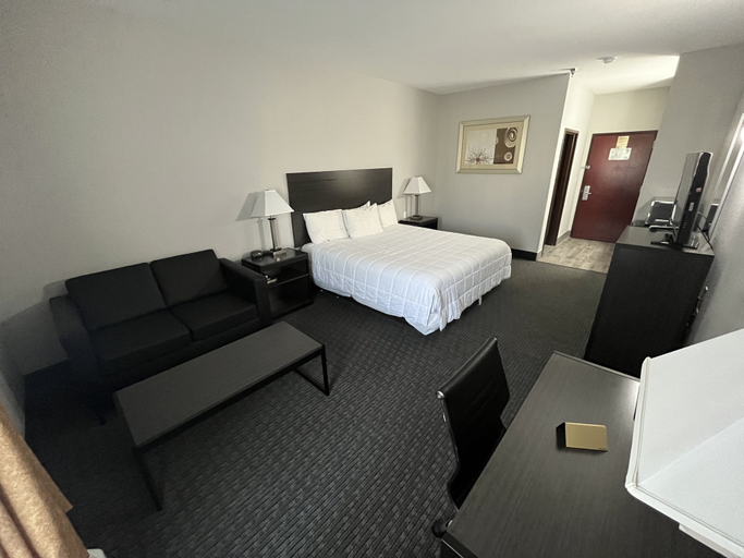 Bedroom 3, Lea County Inn, Lea