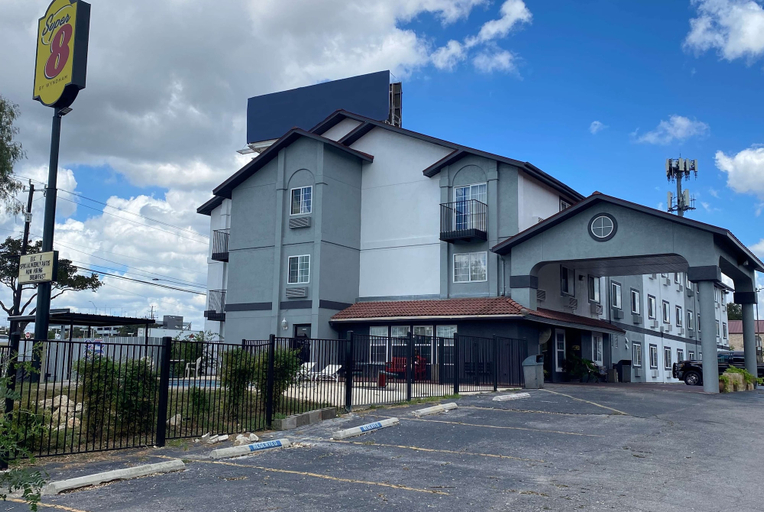 Exterior & Views 2, Super 8 by Wyndham San Antonio/Fiesta, Bexar