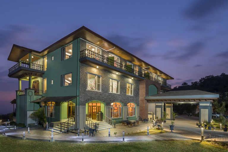 Exterior & Views