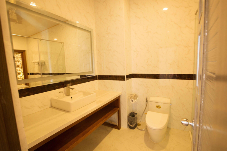Bathroom, Anh Nguyet Hotel, Cà Mau