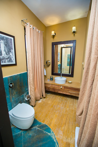 Bathroom 5, Vannraj Resort and Spa, Seoni