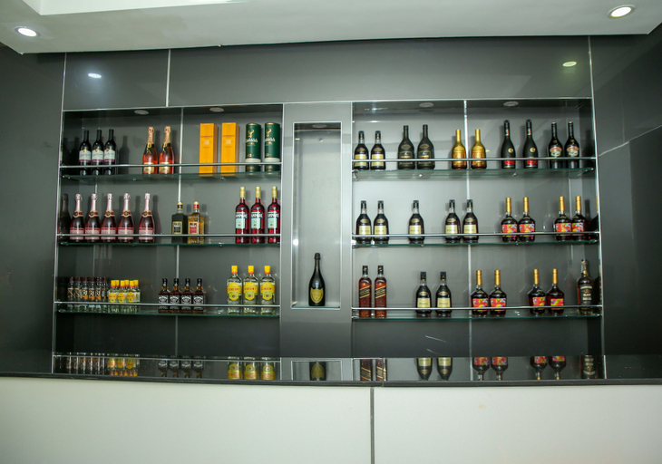Food & Drinks 5, PoshLux Executive Hotel, Ikpoba-Okha