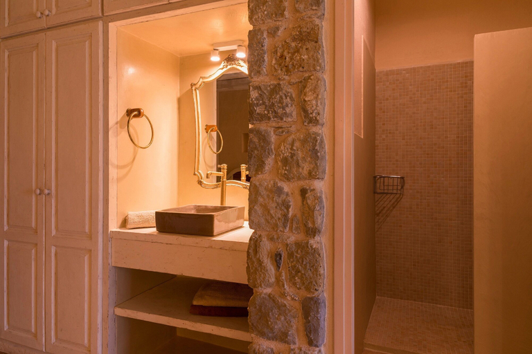 Bathroom 4, El Moli de Siurana, The Originals Relais (Relais du Silence), Girona