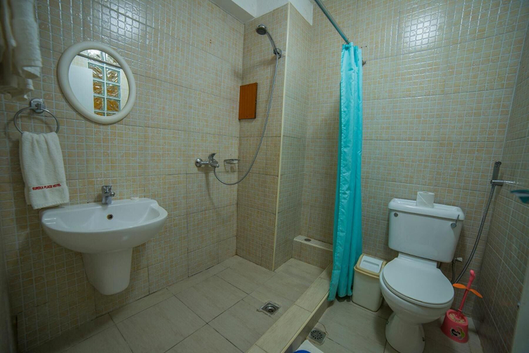 Bathroom 4, Eureka Place Hotel, Kampala