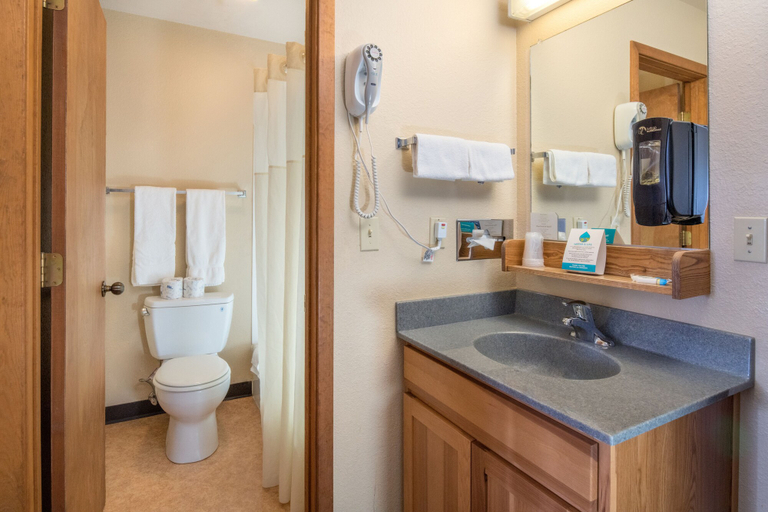 Bathroom 3, YMCA of the Rockies Snow Mountain Ranch, Grand