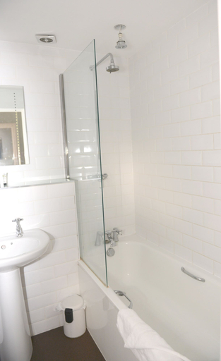 Bathroom 4, Limes Hotel, Suffolk