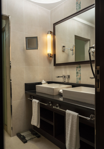 Bathroom 5, Retaj Salwa Resort & Spa, Al Rayyan