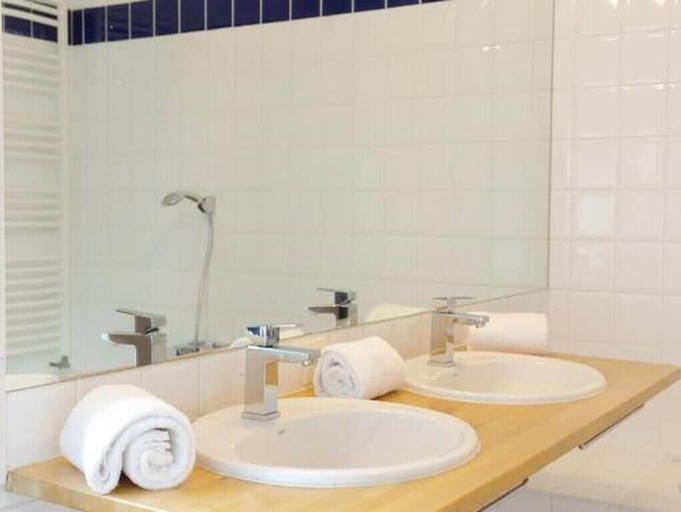 Bathroom 5, Château Trompette, Gironde