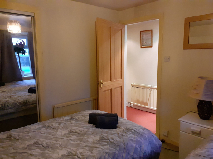 Bedroom 3, 2 Bed Apartment 2 Mins Walk Away From the Beach!, Angus