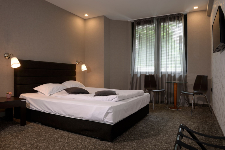 Bedroom 3, St George Hotel, Stolichna