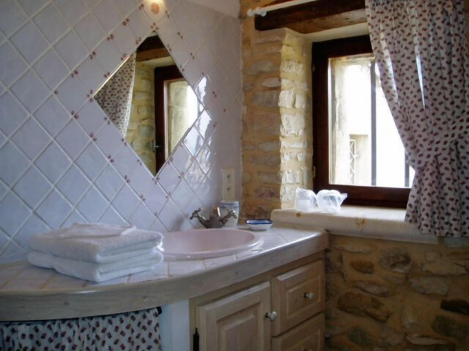Bathroom 3, Mas de la Treille, Gard