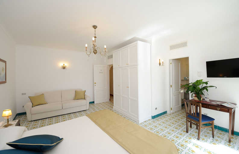 Others 5, Boutique Gimagi, Salerno