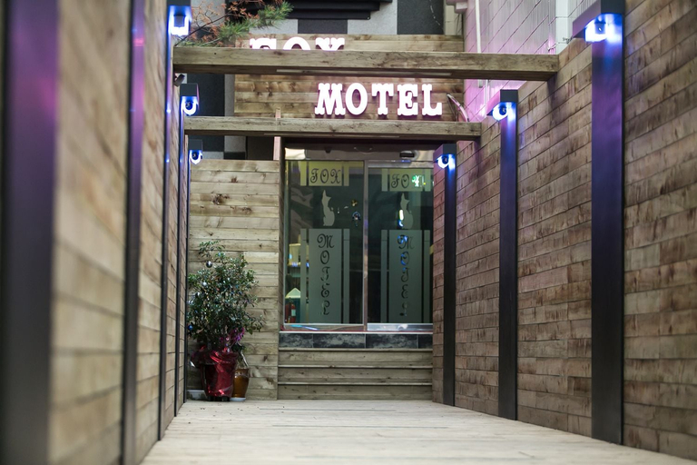 Exterior & Views 2, Fox Motel, Nam