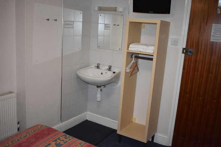 Bathroom 4, MacDonald, London