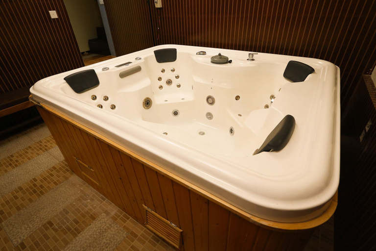 Bathroom 5, Atithi Resort & Spa, Gandaki