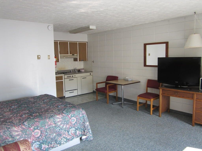 Bedroom 2, Camelot Court Motel, Fraser-Fort George