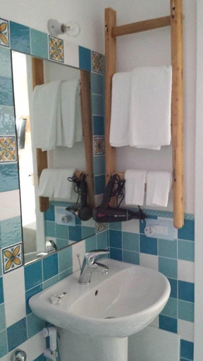 Bathroom 5, Casetta del pescatore, Bari