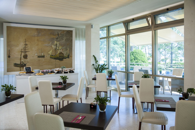Food & Drinks 5, Hotel Mon Cheri, Rimini