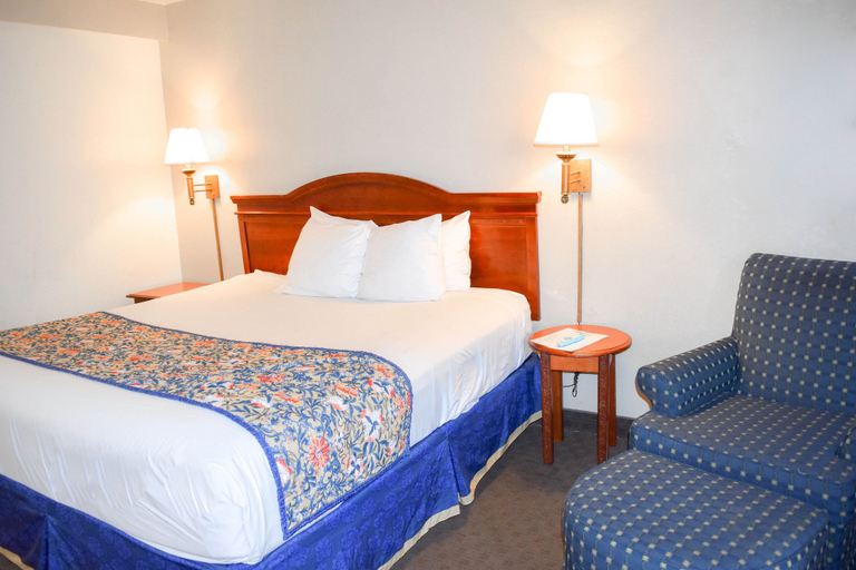 Bedroom 3, Attleboro Motor Inn, Bristol