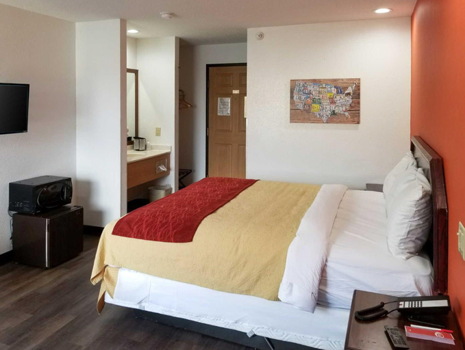 Bedroom 2, Econo Lodge Franklin, Johnson