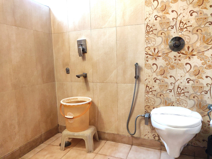 Bathroom 4, Hotel La Vista, Delhi