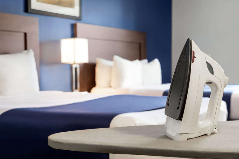 Bedroom 3, Travelodge by Wyndham Timmins, Cochrane