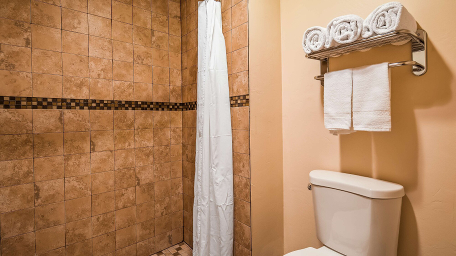 Bathroom 4, SureStay Hotel by Best Western Tehachapi, Kern
