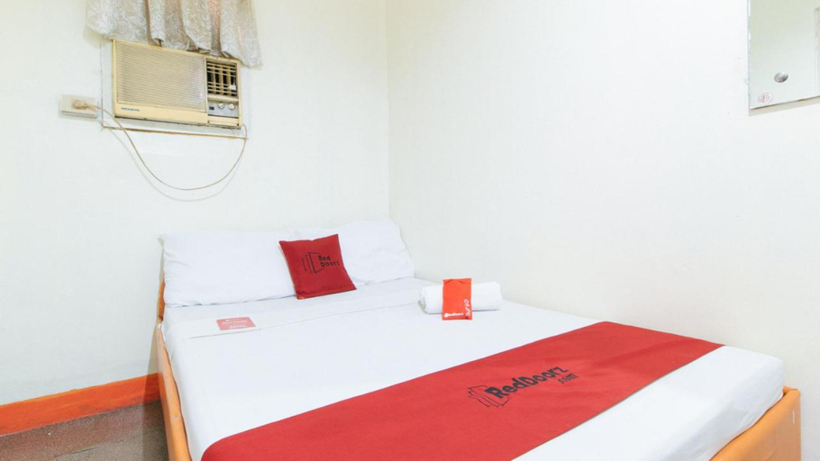 Bedroom 3, RedDoorz @ Golden Travellers Inn Antique, San Jose