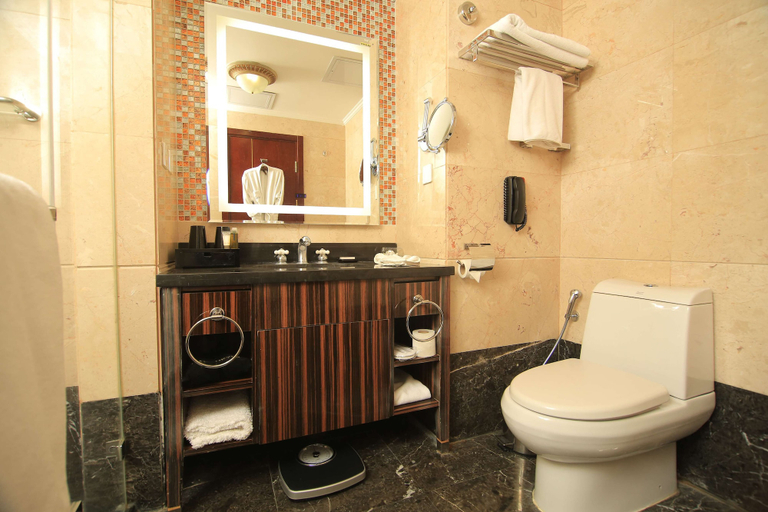 Bathroom 4, Golden Tulip Addis Ababa, Addis Abeba