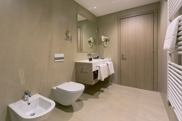 Bathroom 5, Hotel Ami Budva Petrovac