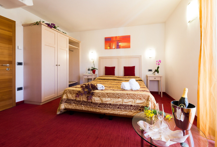 Bedroom 3, Nature Bio Hotel Elite, Trento