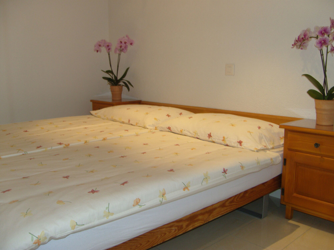 Bedroom 3, Vista Resort Hotel, Obersimmental
