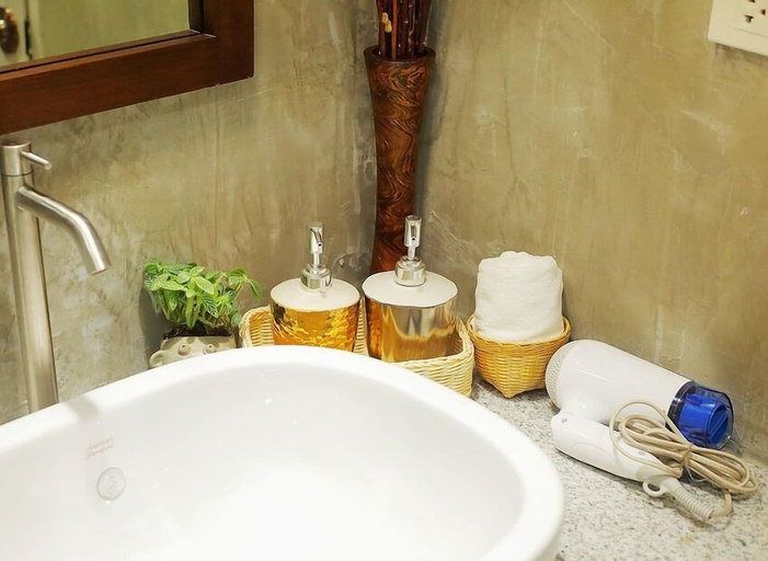 Bathroom 5, Amaka Bed & Breakfast, Muang Chiang Mai