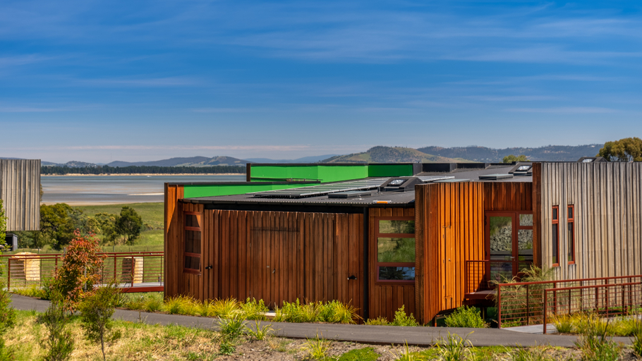 Exterior & Views
