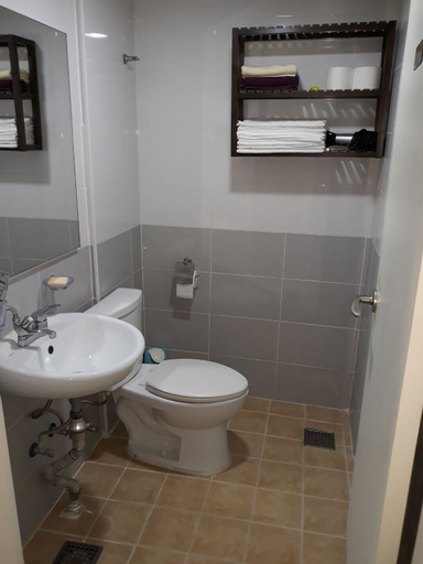 Bathroom 5, Hans House, Jongno