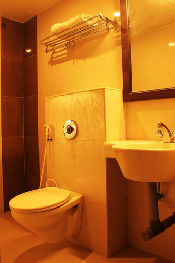 Bathroom 4, Hotel Supreme, Madurai