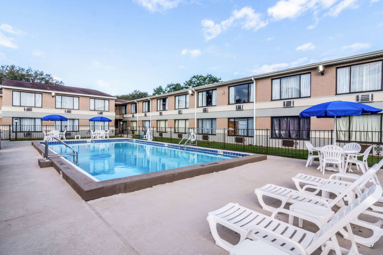 Sport & Beauty 1, Quality Inn Pensacola North, Escambia