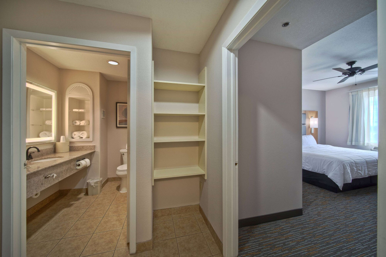 Bedroom 4, Wingate by Wyndham Houston Bush Intercontinental Airport, Houston