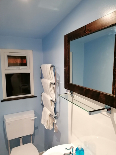 Bathroom 3, Pensalda Guest House, Cornwall