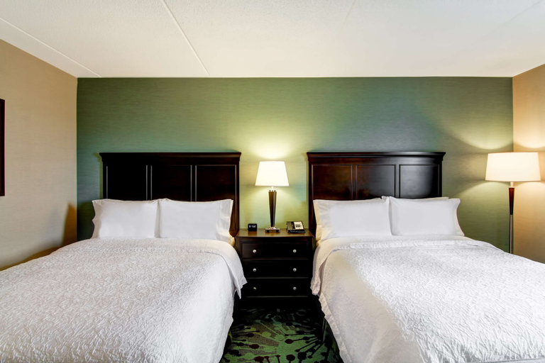 Bedroom 3, Hampton Inn by Hilton Toronto Airport Corporate Centre, Toronto