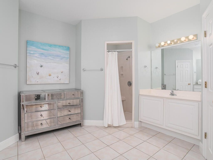 Bathroom 4, Two Carats West, Baldwin