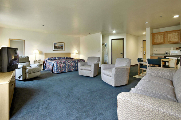 Bedroom 3, Super 8 by Wyndham Ava, Douglas