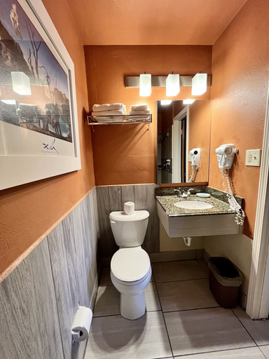 Bathroom 4, Sun Valley Motel, Kimble