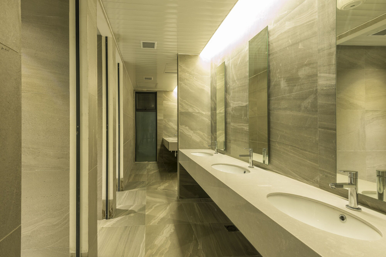 Bathroom 5, Jinhold Hotel & Serviced Apartment Miri, Miri