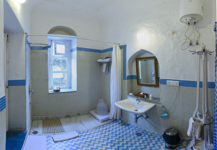 Bathroom 4, Neemrana's - Hill Fort - Kesroli, Alwar