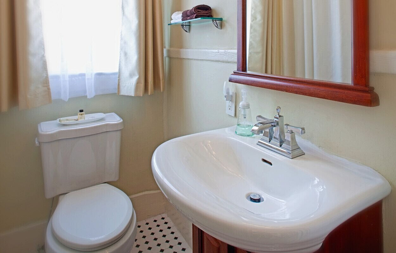 Bathroom 4, The Galloway House Inn, Chatham